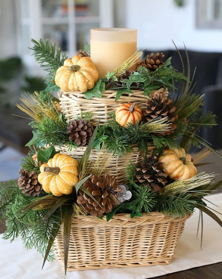 Faça seus próprios arranjos de outono com cestas e materiais naturais ou plantas artificiais