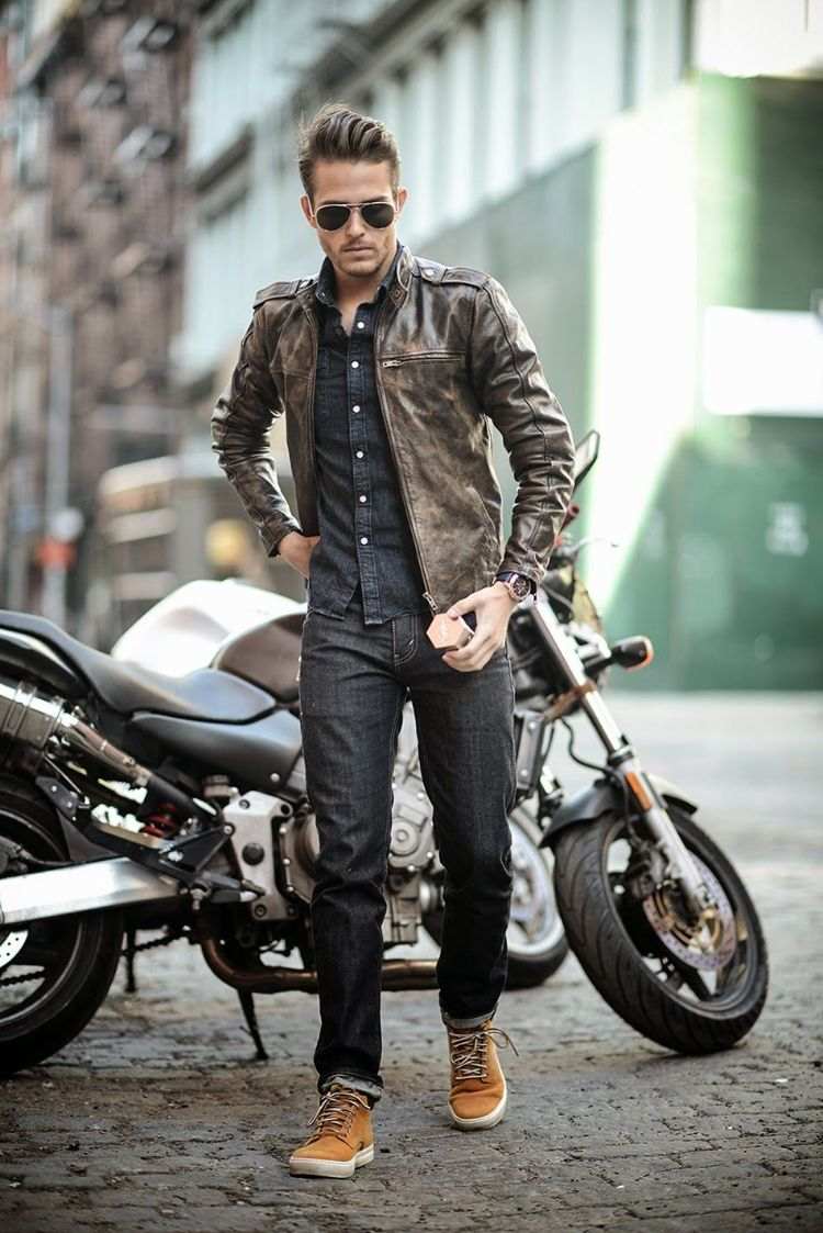Jaqueta de couro contraste marrom denim motocicleta óculos de sol clássico look outfit