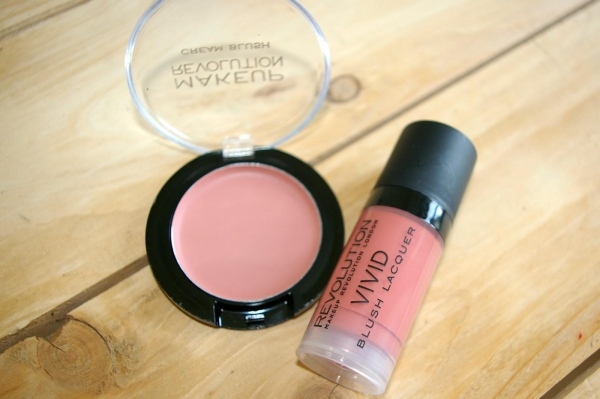 make-up-Revolution-liquid-rouge-use