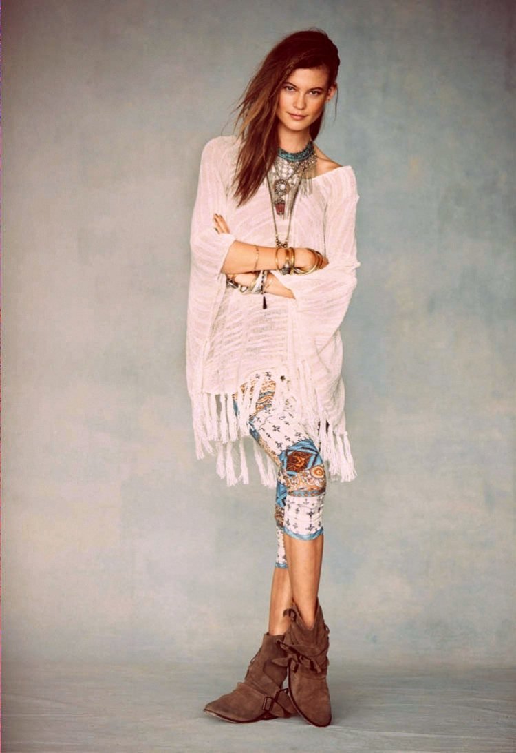 hippie-chic-fashion-boho-leggings-colorful-pattern-blusa-franjas-planas-veludo-bota-tornozelo