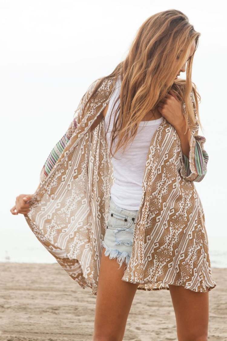 hippie-chic-fashion-boho-kimono-short-jeans-calça-rasgado-praia-verão