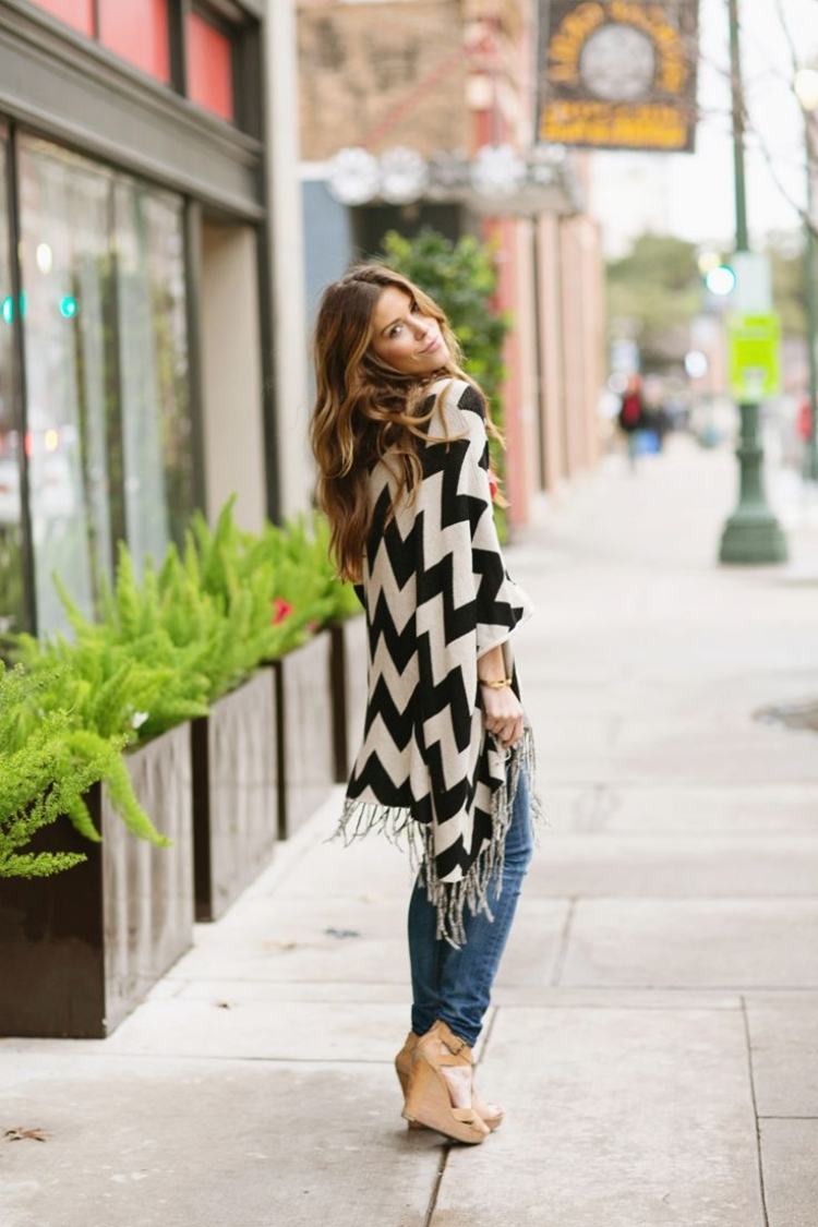 hippie-chic-fashion-boho-jeans-poncho-ziguezague-pattern-black-white-city-urban