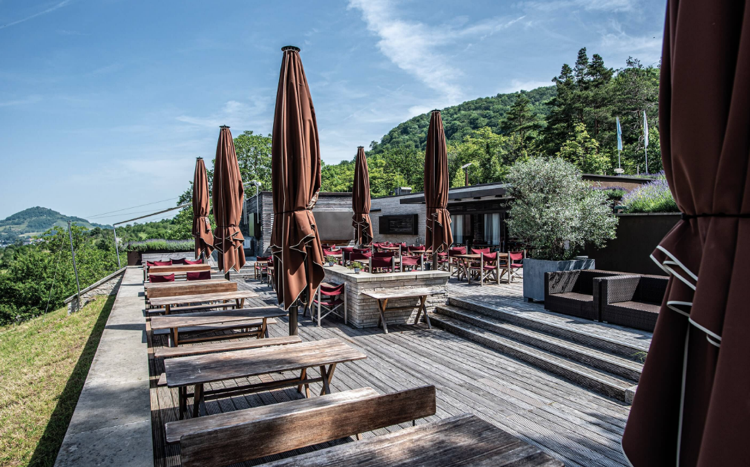 Casamento nas montanhas Local do evento em Stuttgart Waldcafe com uma bela vista panorâmica de Swabian Alb