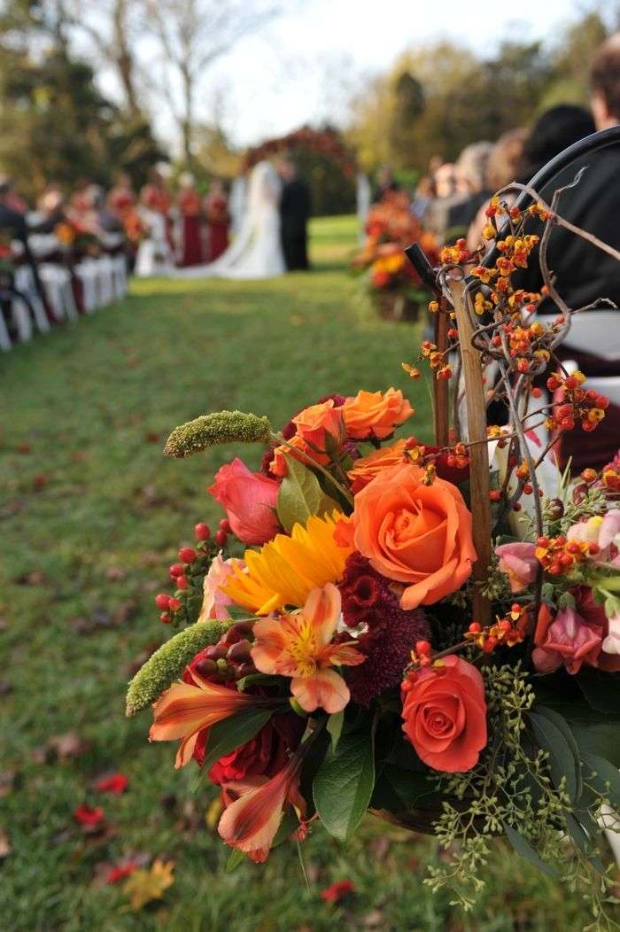 buquês-cadeira-decoração-outono-flores-casamento-jardim-casamento