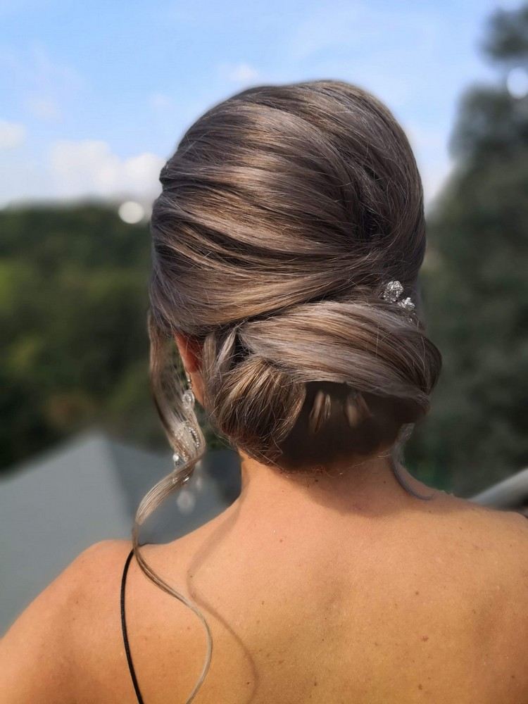 Chignon clássico com volume como um penteado de noiva
