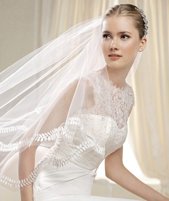 vestido de noiva justo design véu decotado de renda