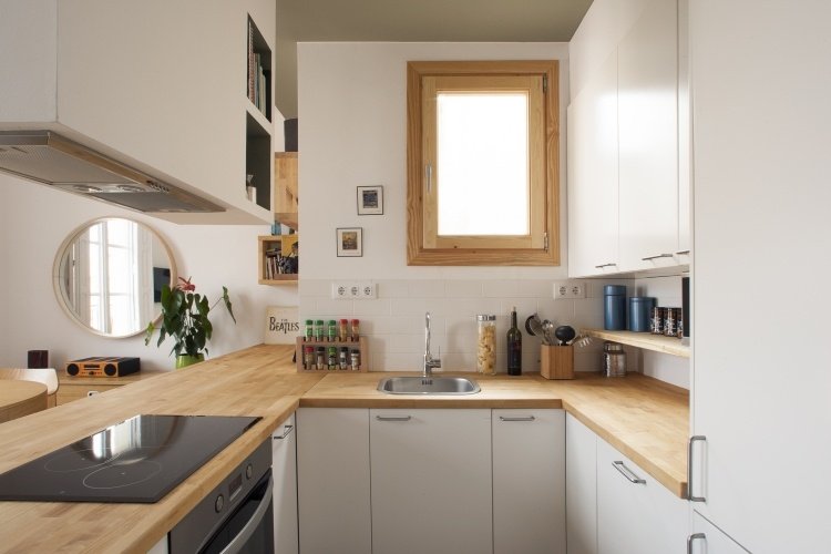 Bancadas de madeira cozinha-moderno-formato-u-pequeno-armário-armário-exaustor branco