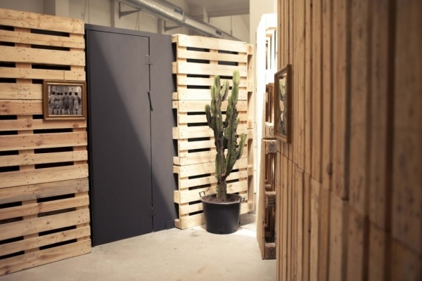 construir salão de exposições em espanha com euro pallets de madeira