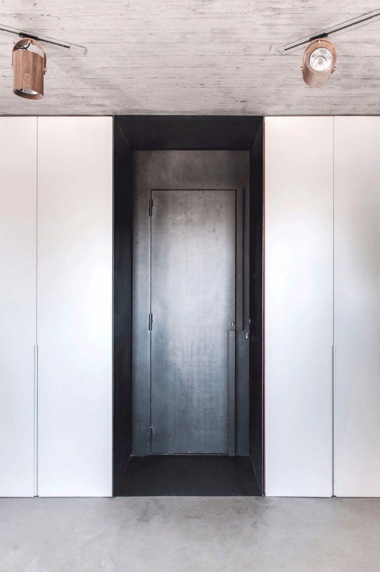 minimalista-corredor-moderno-combinar-branco-concreto-preto-metal