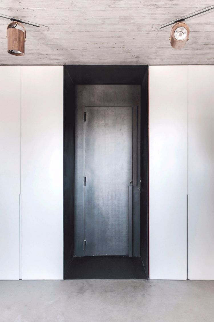 minimalista-corredor-moderno-combinar-branco-concreto-preto-metal