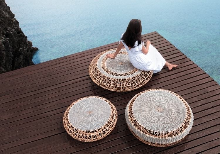 Móveis de jardim de madeira -Dreamcatcher-Kenneth-Cobonpue-water-sea-woman-beautiful-view-above