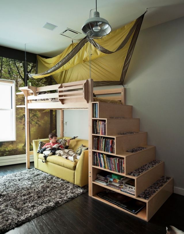 quarto das crianças cama alta escada de madeira prateleiras de armazenamento