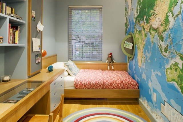 quarto infantil de madeira mapa do mundo papel de parede cama de mesa de madeira