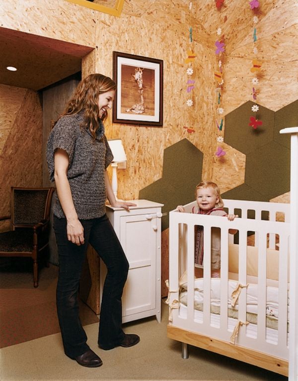 guirlandas de parede do quarto do bebê com painéis osb