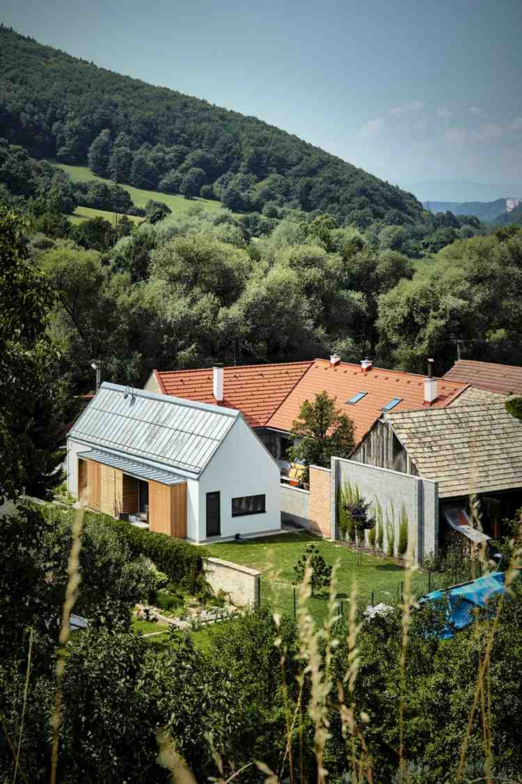 madeira clínquer tijolos casa-design-eslováquia-natureza