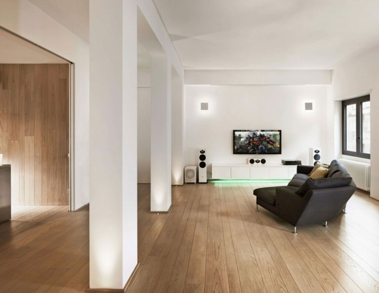 sala de estar em parquet de madeira-design-piso-sofá-preto