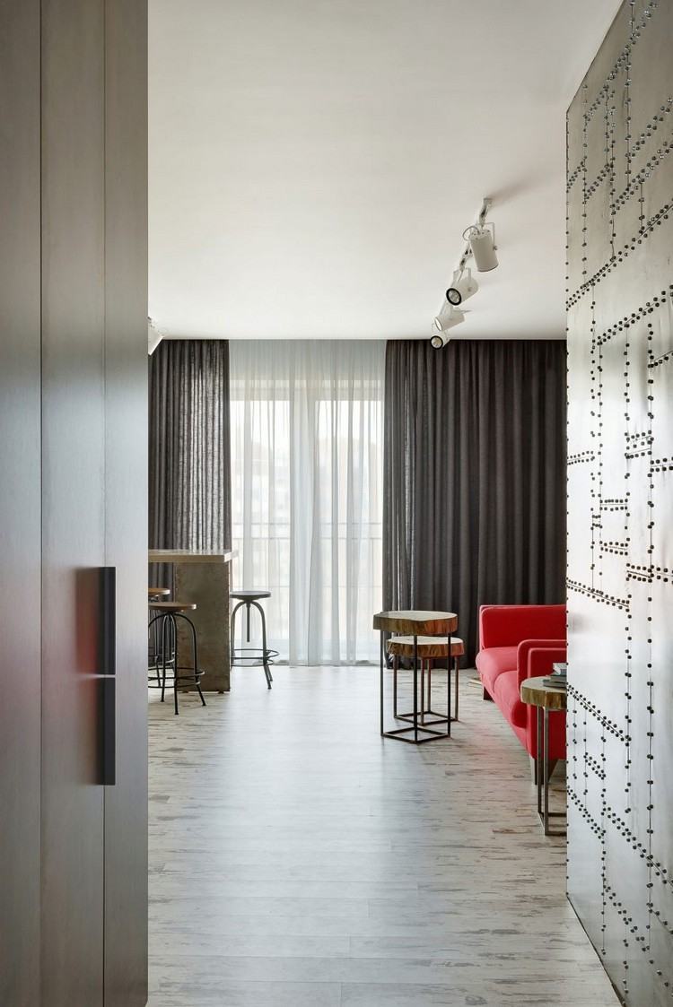 Madeira e aço interior-design-bachelor-flat-metal plate-rebites