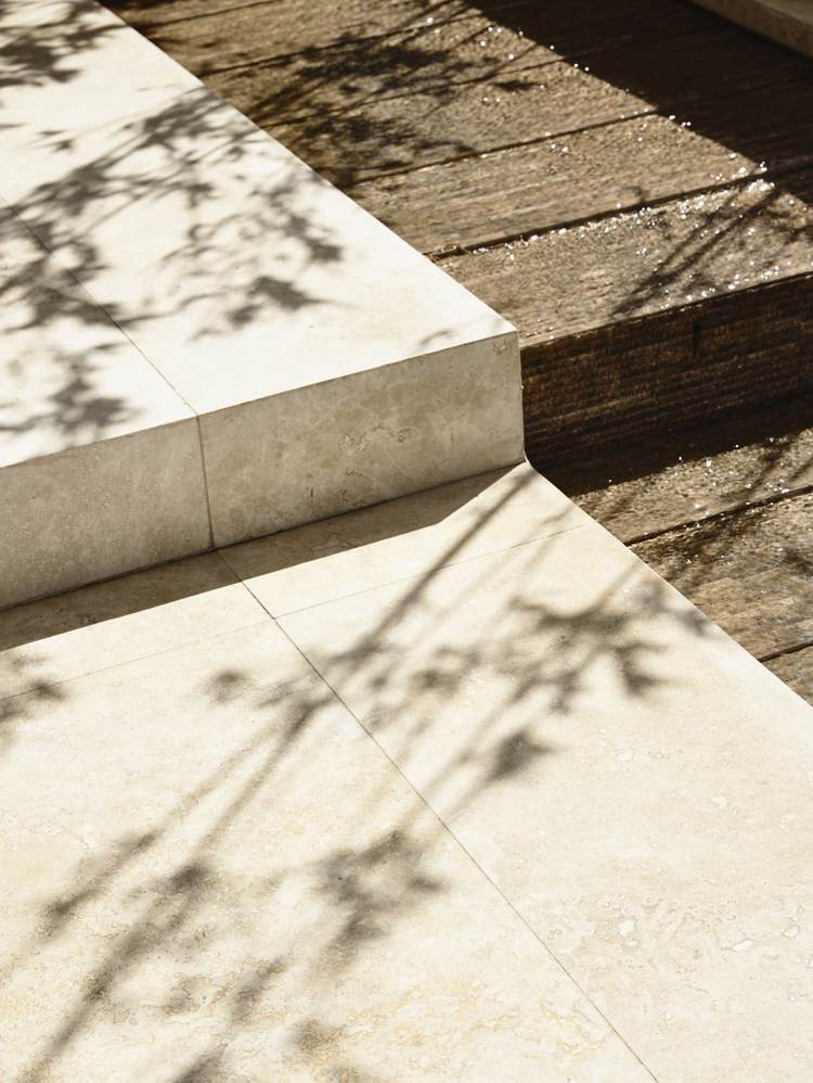 Vigas de madeira e calcário - piso-interno-externo-materiais modernos