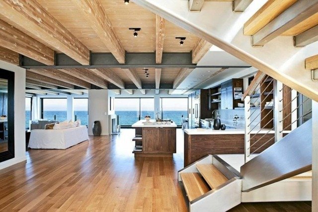 Cozinha ilha central escada de madeira com abajur escada casa de dois andares