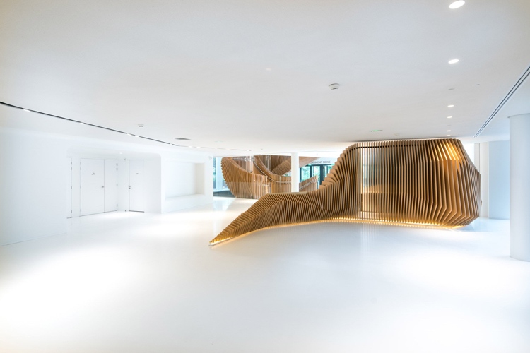 escadas de madeira dentro de estrutura de madeira design escritório de design moderno