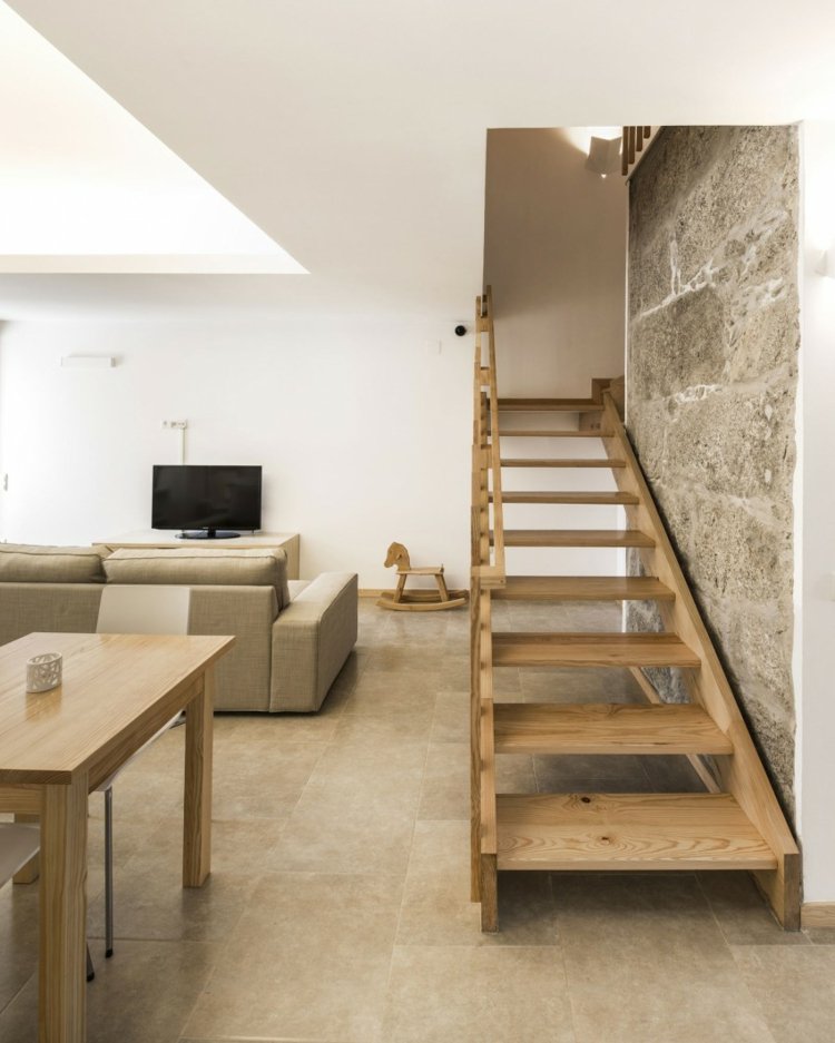 Hotel Porto móveis sala ideias escadas de madeira parede de pedra