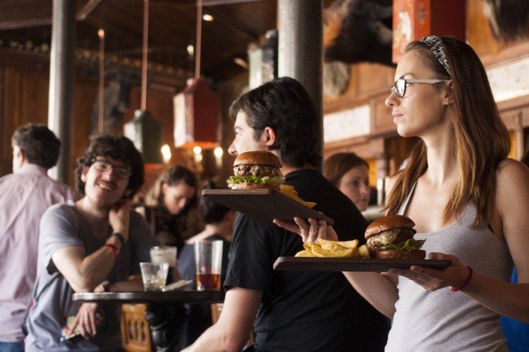 Dieta de Design Humano de acordo com a cor Toque enquanto distingue comer junto com outros