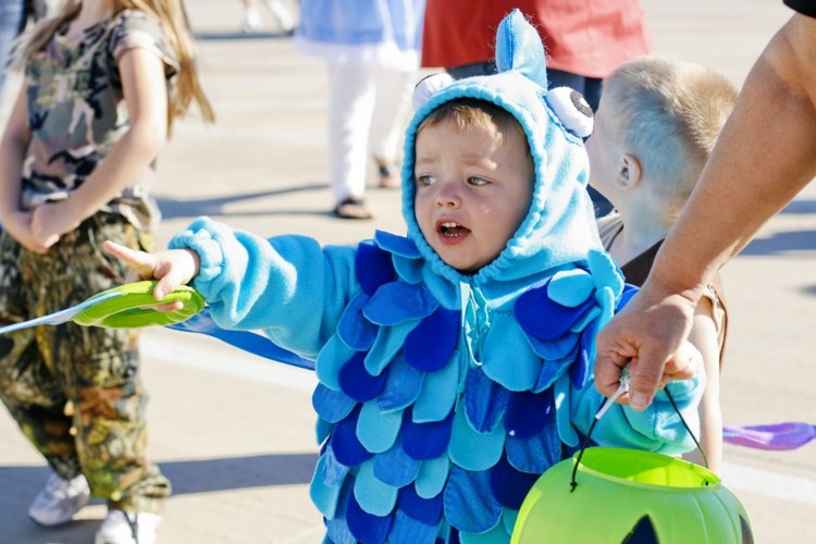 carnaval-fantasias-para-crianças-peixe-azul-nuances-escalas-design