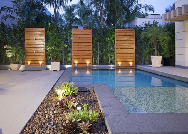Iluminação da piscina no terraço, tela de privacidade, casa de temporada