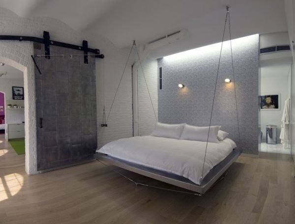 Iluminação do quarto - luminárias de parede com cama suspensa