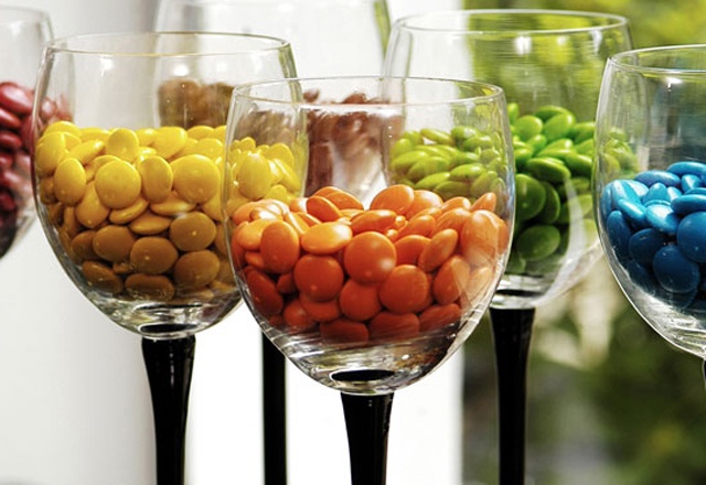 decorações de páscoa taças de vinho de mesa doces coloridos