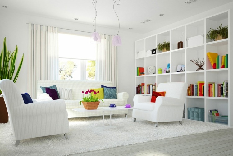 ideias decoração de interiores artigos decorativos brancos prateleira cores coloridas com almofada sofá