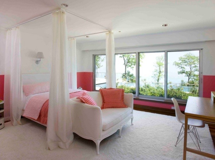 cama-cortinas-branco-tecido-rosa-acentos