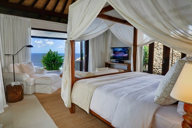 quarto design romântico - cama com dossel - cortinas brancas