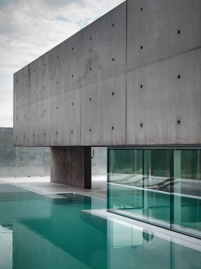 Vidros panorâmicos em concreto para piscina