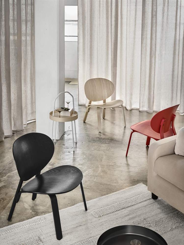 Poltrona Froset de madeira com design moderno