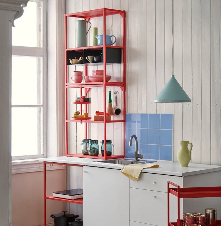 Destaques Ikea 2021 Sistema de arrumação de cozinha Enhet em vermelho para um look retro
