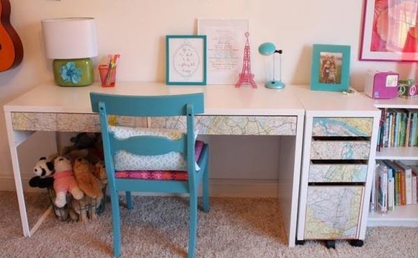 IKEA desk decoupage mapa-múndi quarto das crianças