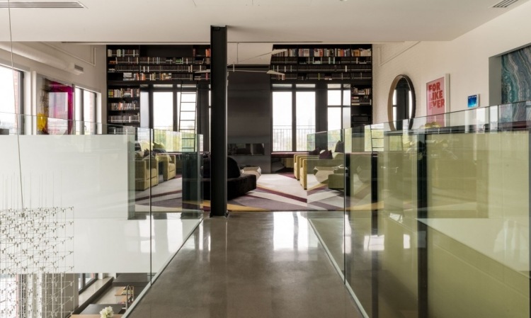 industrial-chique-luxo-apartamento-apartamento-superfície refletiva-vidro-alto brilho
