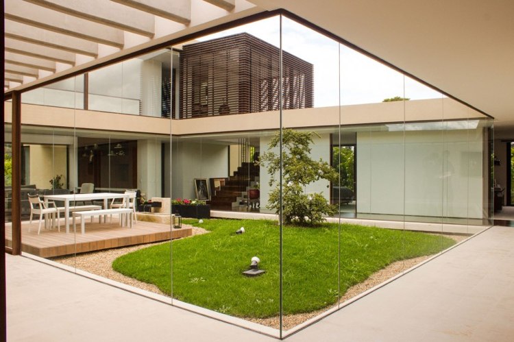 divisória de vidro-interior-jardim-luxo-casa-destaque-zen-moderno-exterior