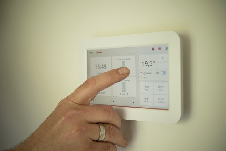 central de controle inteligente da casa descentralizada