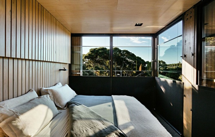 ideia de interior de parede de madeira janela da cama do quarto