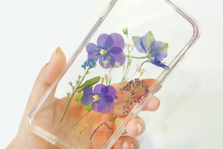 capa iphone flores secas transparentes ideia de decoração amor perfeito