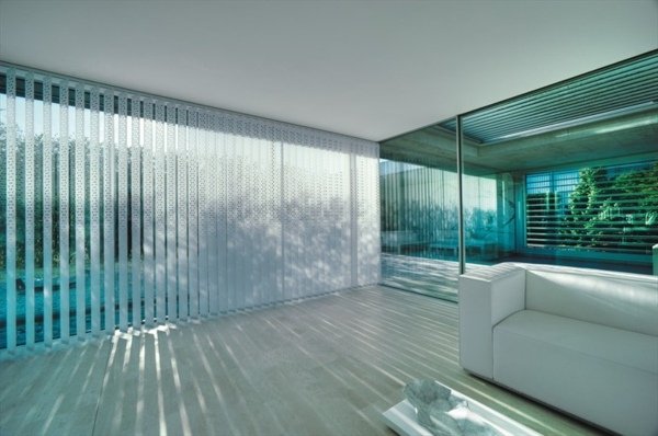 Design minimalista moderno com parede de vidro excelente conceito