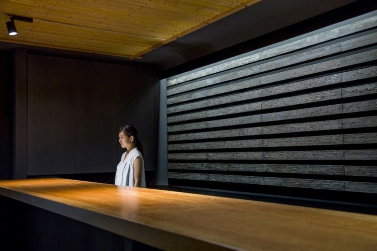 visitantes parede design museu kondo japão cerâmica japonesa