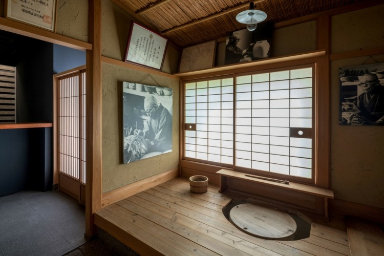 museu kondo de cerâmica japonesa renovação madeira retratos de bambu