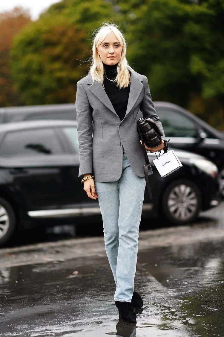 Jeans tendência 2021 corte reto cor azul claro