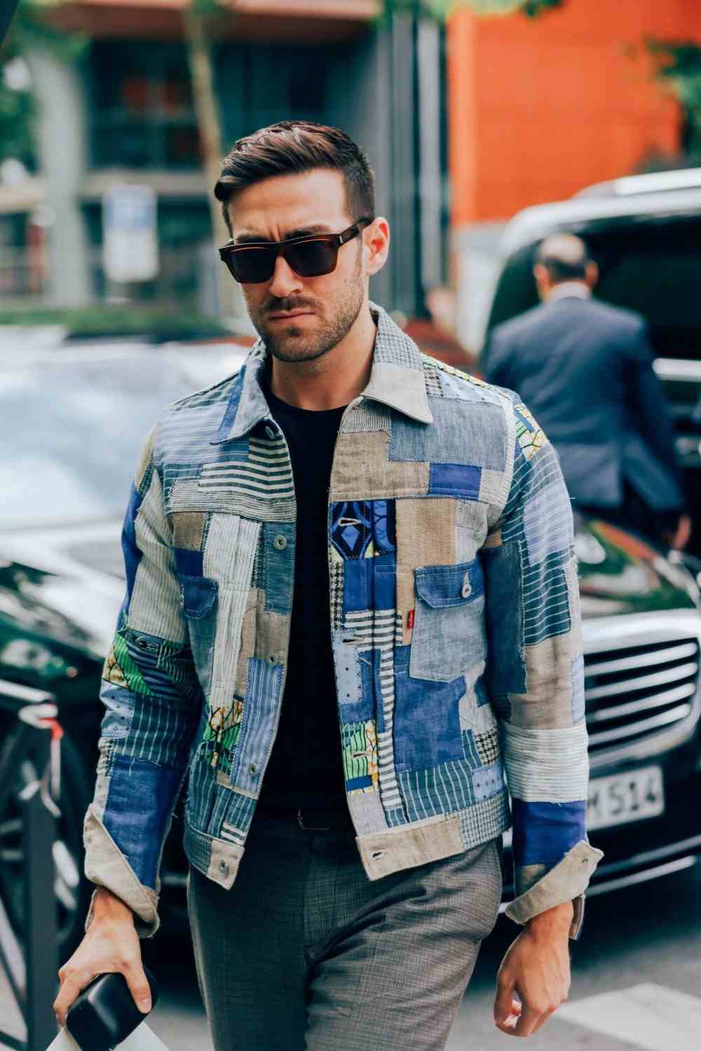 novo estilo para homem com uma jaqueta jeans curta de cores e peças diferentes