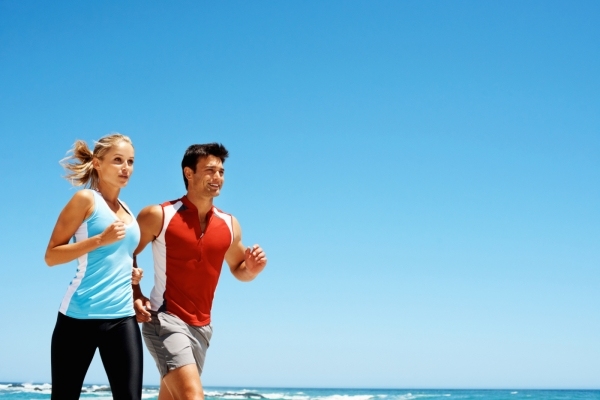 correr o treino é divertido, felizes juntos torná-lo magro