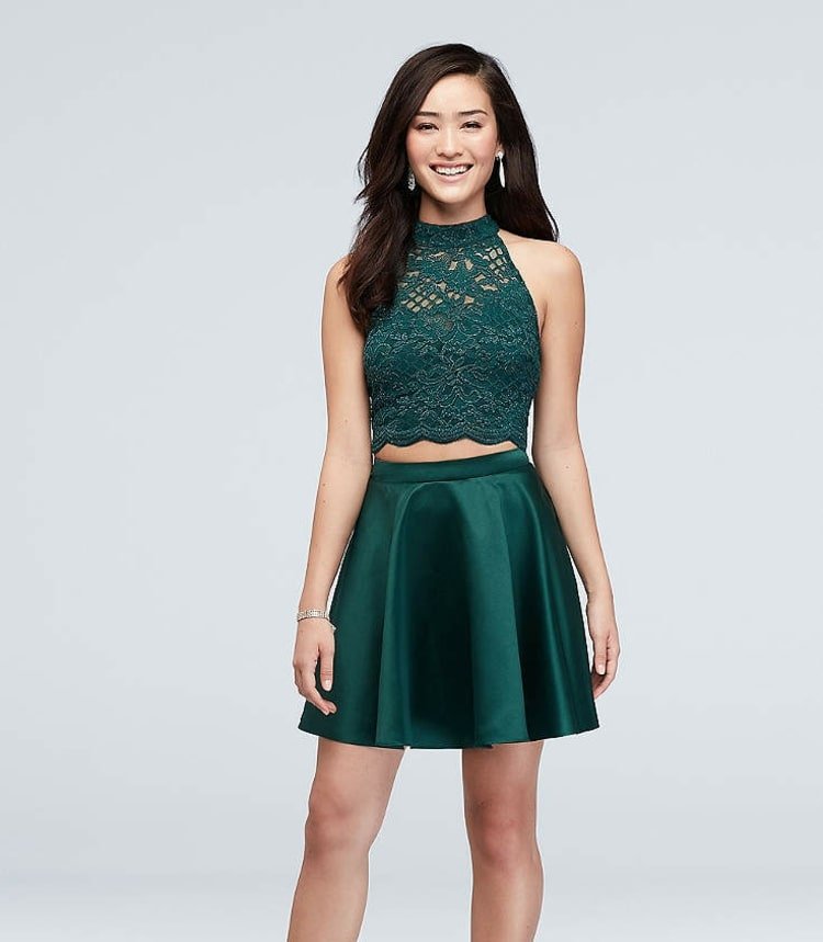 Conjunto de consagração juvenil para meninas com duas peças - saia e top feito de renda na cor verde petróleo