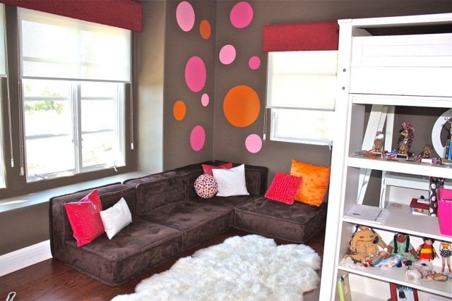 sala de estar confortável de canto sofá-quarto juvenil aveludado Grace-Blu-Designs-Inc